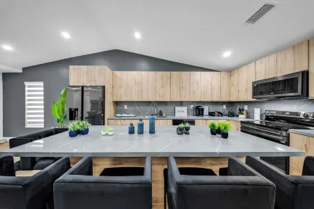 Central Miami Family Entertainment Home