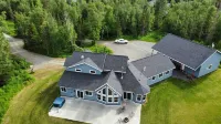 Mountain-View Retreat: Pond, Kayaks, Fire Pit, Hot Tub – Palmer, Alaska