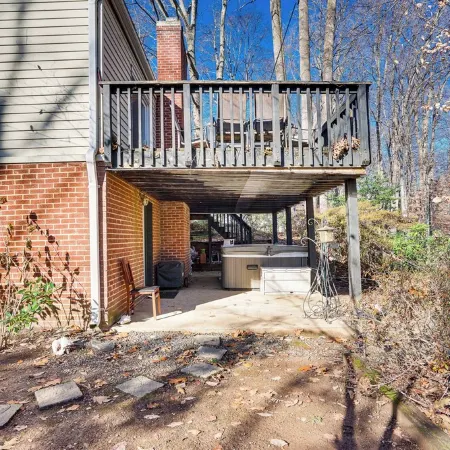 Tranquil 1-bed apt sleeps 4 overlooking Indian Creek Gorge w/ WiFi, AC & hot tub Отели в г. Линкольния
