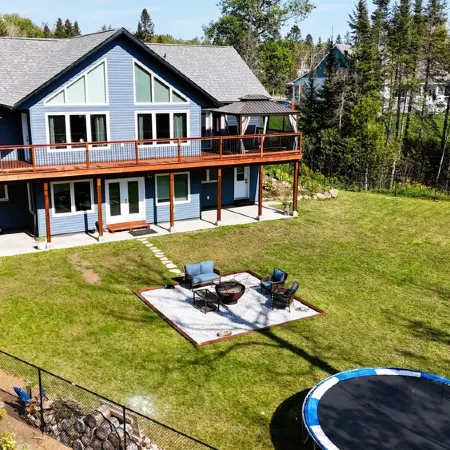Thunder Bay Retreat, beautiful property with trails. Close to all anemnities.