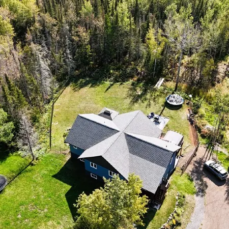 Thunder Bay Retreat, beautiful property with trails. Close to all anemnities.