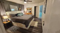 Hot Tub-Fire Pit-Game Room-3 Decks -Lake Travis-Sleeps 6-House Near Austin Texas