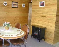 Lakeside Cottage with Boat BBQ Firepit Swimming Pet Friendly for 6 Family Escape