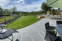 The Cow Stalls - Stunning Farmhouse with Wonderful Views and Garden