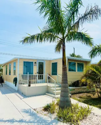 Cozy retreat, near some of the best Florida beaches! Hotels near Altitude Trampoline Park