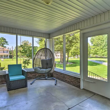 Glasgow Home w/ Porch: Close to Lake & Caves!