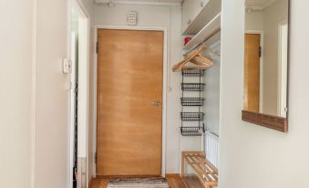 Spacious 3BR House - River View & Sauna