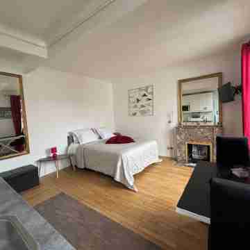 Ideal pied-à-terre at the gateway to La Défense and the center of Paris Rooms