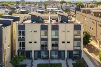 Rooftop Deck and Hot Tub Walkable Denver Townhome - Condos