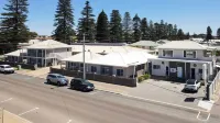 Clearwater Motel Apartments - parking