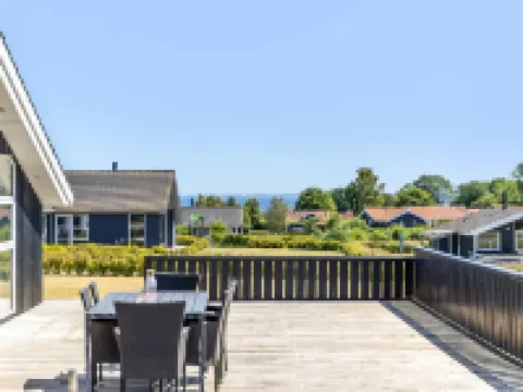 "Ariadne" - 400m from the sea