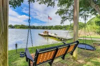 Private and Picturesque Escape on Lake Henry! - Pet friendly