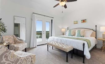 The Point Serene Hill Country Views with Pool & Hot Tub