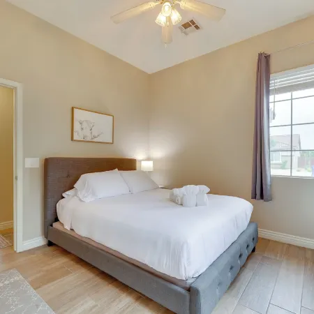 4 Mi to Riparian Preserve: Mesa Abode w/ Hot Tub