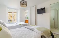 Le Cozy Maupas. Peaceful Normand stone house with a garden. Các khách sạn ở Gavray