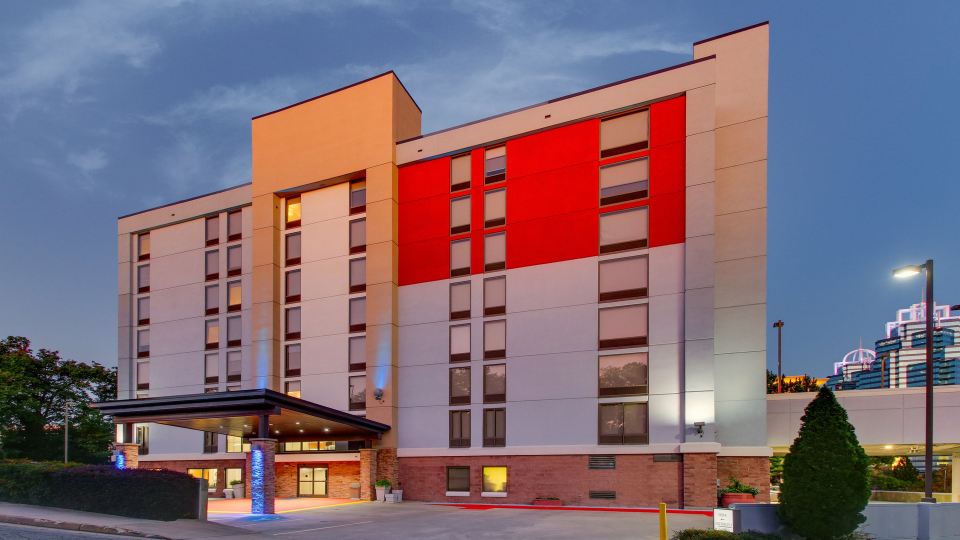 Holiday Inn Express & Suites ATLANTA N-PERIMETER MALL AREA by IHG