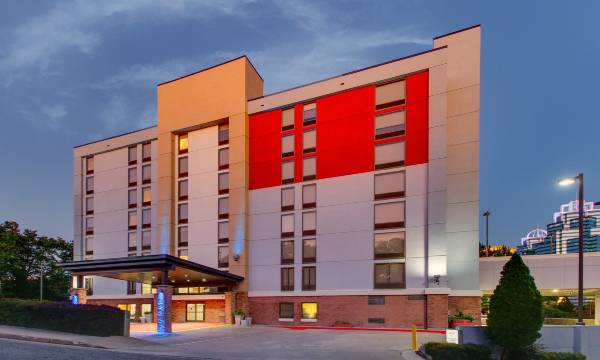 Holiday Inn Express & Suites Atlanta N-Perimeter Mall Area by IHG