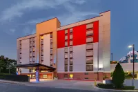 Holiday Inn Express & Suites Atlanta N-Perimeter Mall Area