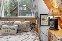 Blue Lake Springs A-Frame Of Mind Cabin in Arnold