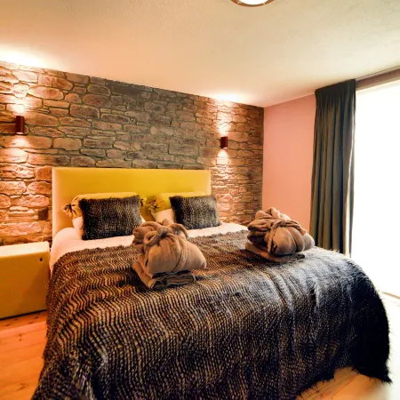 Peaceful Septon chalet spa