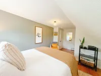 Meredith Town & Trail Cottage - Walkable to Water/Downtown, Dogs ok!