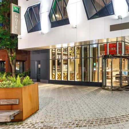 Ibis Styles London Ealing Отели рядом с достопримечательностью «Стадион «Гриффин Парк»»