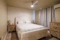 Ammon Place Getaway - Modern house, close to Centennial Trail and Riverstone!