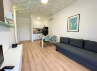 Moderno appartamento con balcone vista piscina