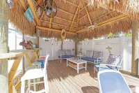 BEST LOCATION! NORTH END OF ANNA MARIA, FL STEPS TO BEACH & DINING - UPPER UNIT