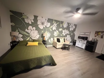 The Sanford Foodie Guest House Hotels near Terminal B, Sanford International Airport