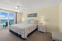Beachfront Vacation Rental, Well maintained & great natural lighting,Ocean views