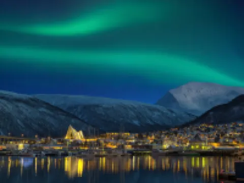 Charming 2BR Tromso Home Wi-Fi & heater Hoteles en Tromso