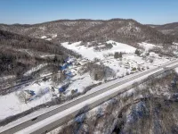 Driftwood Suite at Lake Sometimes Hotels in Nicholas County
