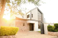 Modern 4-bedroom house in enchanting Victoria Falls with AC, Pool & WiFi