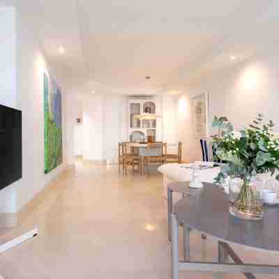 Bright apartment front of beach. Guadalmansa Beach Rooms