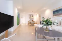 Bright apartment front of beach. Guadalmansa Beach