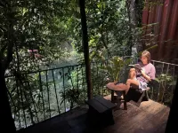 YesHue Eco Waterfall Retreat Отели в г. Huong Phu