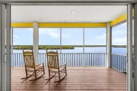 Matlacha/Cape Coral - Kokopelli  House - a  three-story Key West style residence