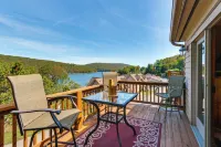 Deep Creek Lake Townhome w/ Deck & Water Views - 3-Star