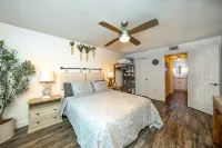 Luxury 1/1 Condo Fully Upgraded Rite Near Beach Access