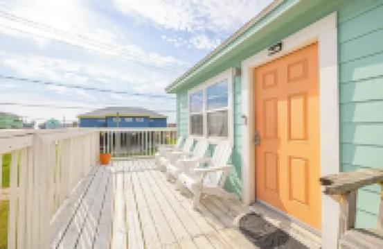 Pet Friendly - Walk to the Beach, Cozy Home