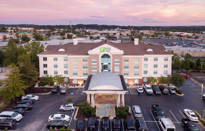 Holiday Inn Express & Suites COLUMBIA-I-26 @ HARBISON BLVD by IHG