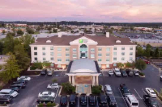 Holiday Inn Express & Suites COLUMBIA-I-26 @ HARBISON BLVD by IHG