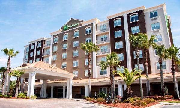 Holiday Inn & Suites Lake City by IHG