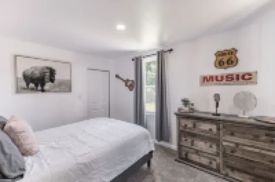 Charming 3-bedroom cottage with WiFi, AC in welcoming Athens