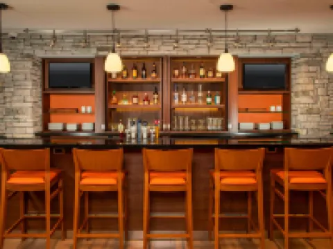哈里斯堡國際機場萬楓酒店及套房 多芬縣酒店