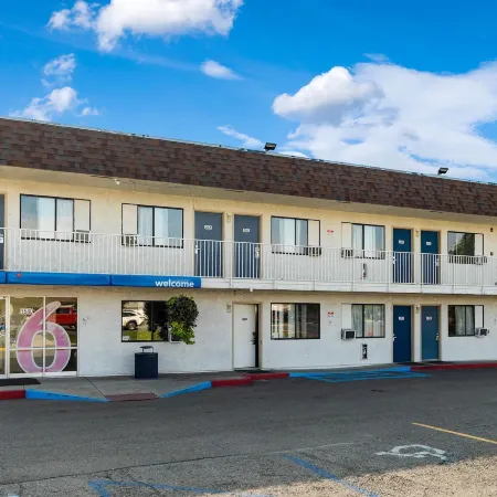 Motel 6 Kalispell, MT Отели в г. Калиспелл
