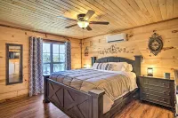 Lakefront Cabin w/ Deck, Fire Pit in Trenton! - 무료 와이파이
