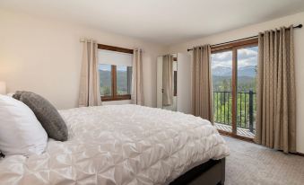 10 Min to Resort! Amazing Views & Sauna!