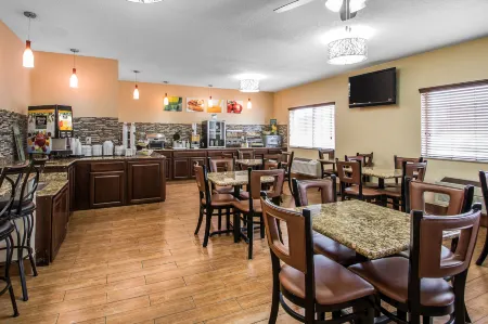 Quality Inn Dubuque on Hwy 20